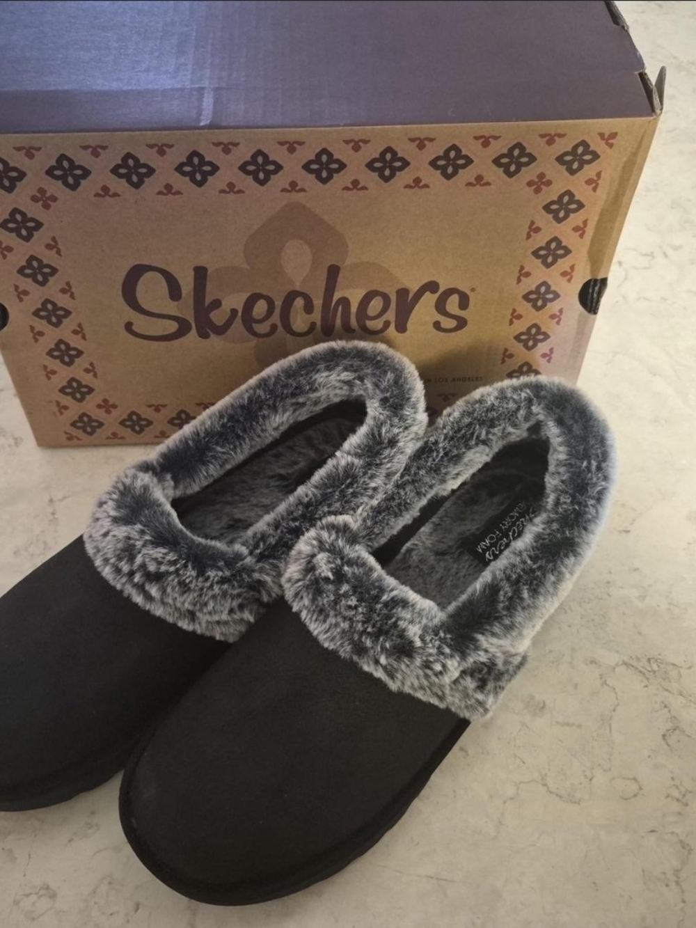 NWT Skechers COZY UP Black Slip-On Slippers with Gray Faux-Fur Collar